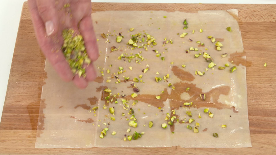 Millefeuille met banketbakkersroom en frambozen stap 03.mp4