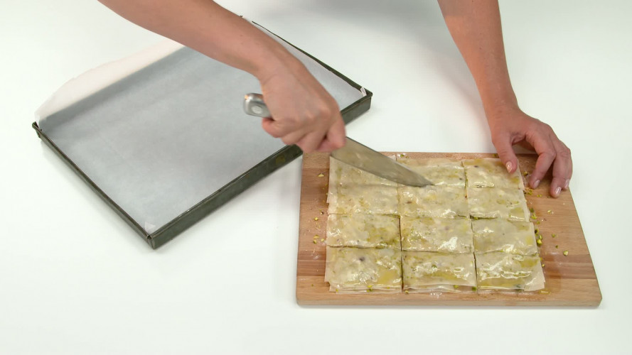 Millefeuille met banketbakkersroom en frambozen stap 05.mp4