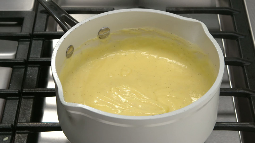 Millefeuille met banketbakkersroom en frambozen stap 11.mp4