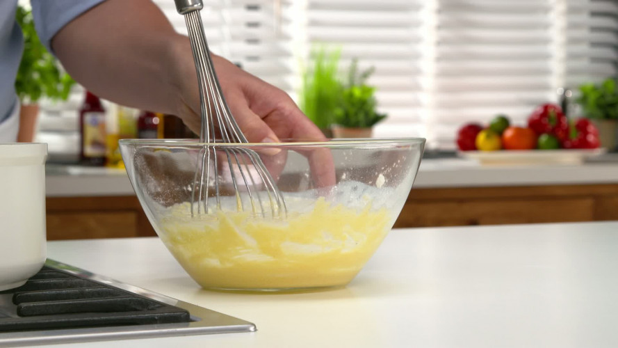 Millefeuille met banketbakkersroom en frambozen stap 10.mp4