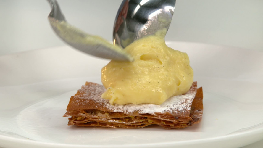 Millefeuille met banketbakkersroom en frambozen stap 13.mp4