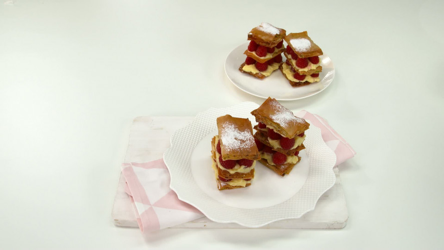 Millefeuille met banketbakkersroom en frambozen stap 15.mp4