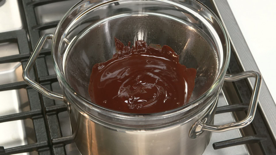 Chocoladetaartjes met karamel en zeezout stap 13.mp4