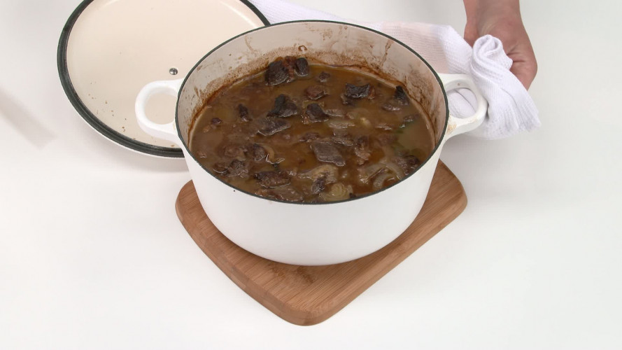 Filosoof (stoofvlees onder pureedakje) 810622 stap 06.mp4