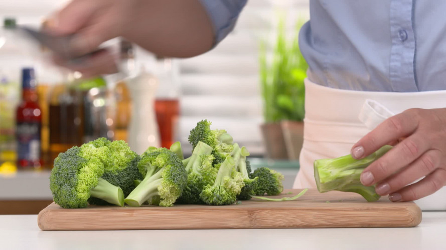 Lekkerbekjes met aardappel-broccolisalade stap 02.mp4
