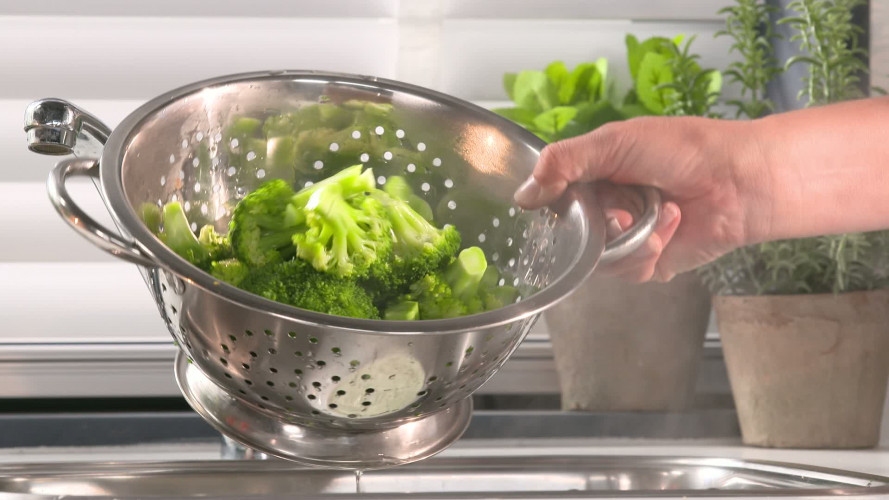 Lekkerbekjes met aardappel-broccolisalade stap 03.mp4