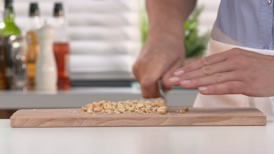 Boterkoek met rozemarijn en abrikozen 97204 stap 02.mp4