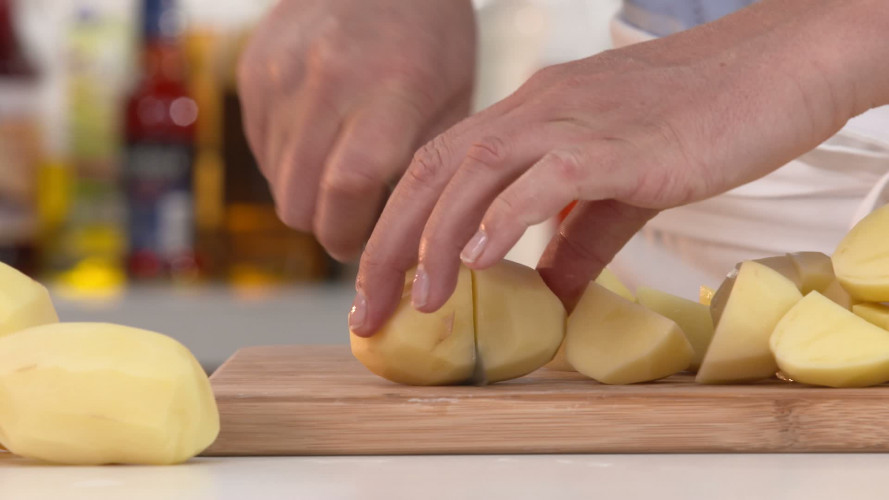 Stamppot met prei-roomkaas en kip 853202 stap 01.mp4