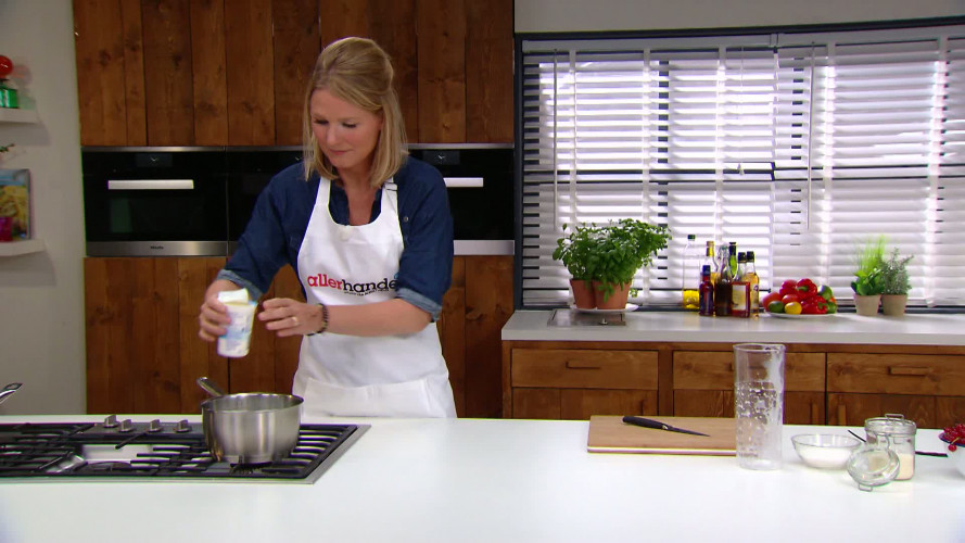 GRIESMEELPUDDING MET BESSENSAUS stap 01.mp4