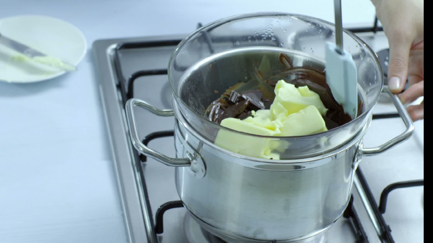 Brownietaart met pepermuntschuim STAP 4.mov