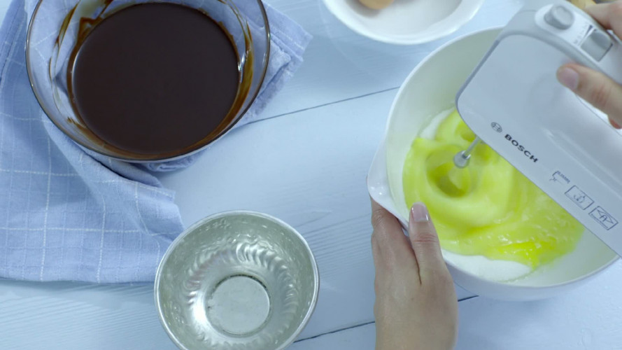 Brownietaart met pepermuntschuim STAP 5.mov