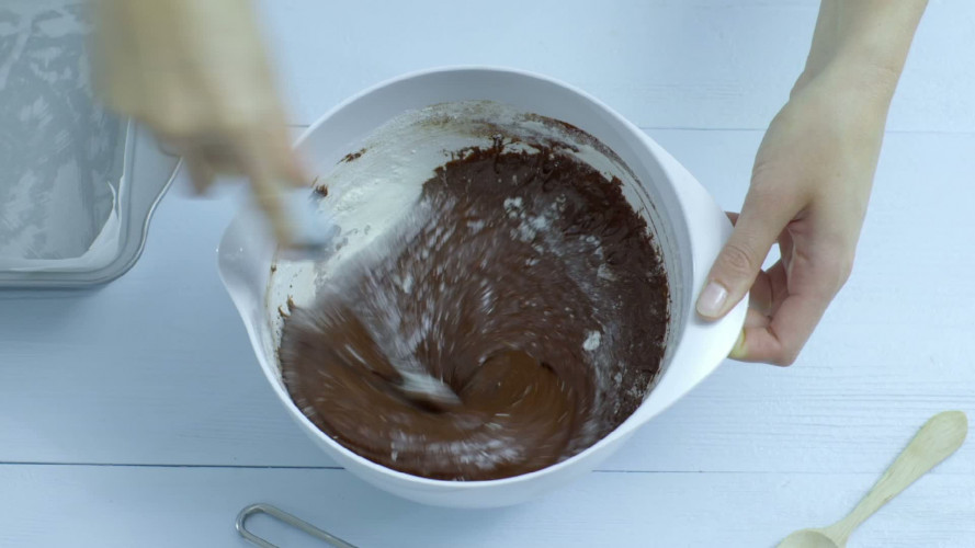 Brownietaart met pepermuntschuim STAP 6.mov