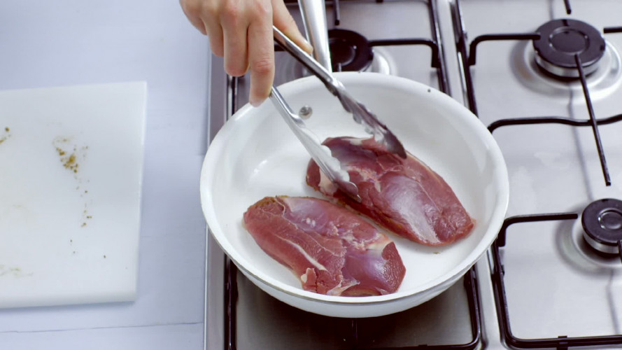 Eendenborstfilet met noedels en groene kool STAP 4.mov