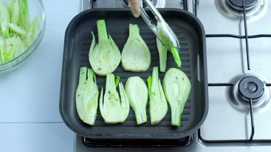 Hazenrugfilet met noten rozijnenrijst en venkel STAP 5.mov