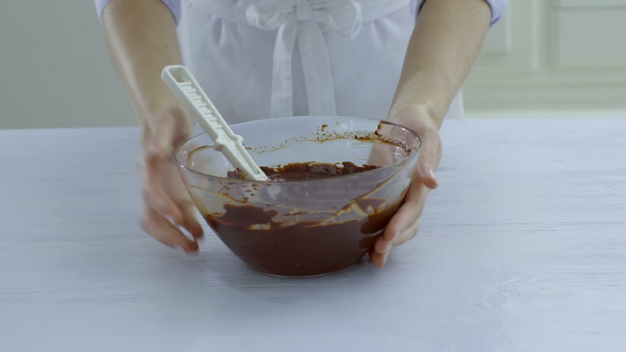 Koffie-chocoladetaart met Maltesers STAP 11.mov