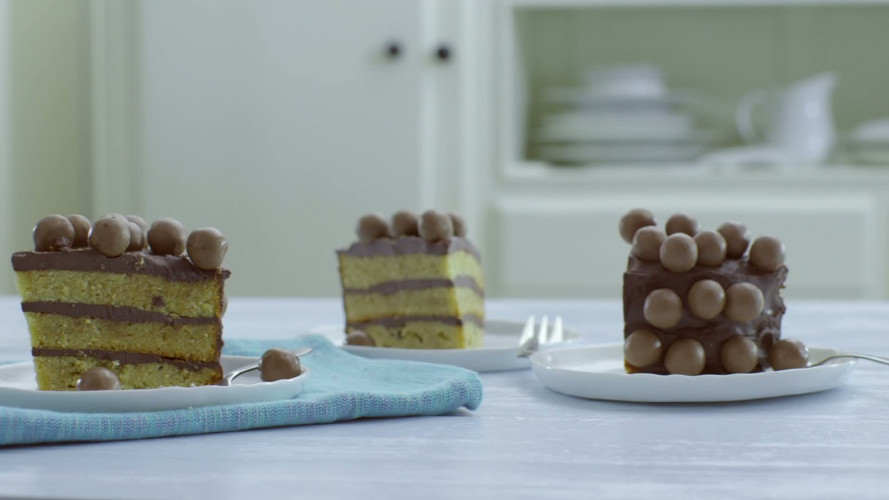 Koffie-chocoladetaart met Maltesers STAP 15.mov