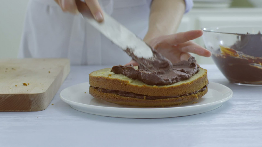 Koffie-chocoladetaart met Maltesers STAP 13.mov