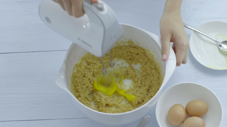 Koffie-chocoladetaart met Maltesers STAP 4.mov