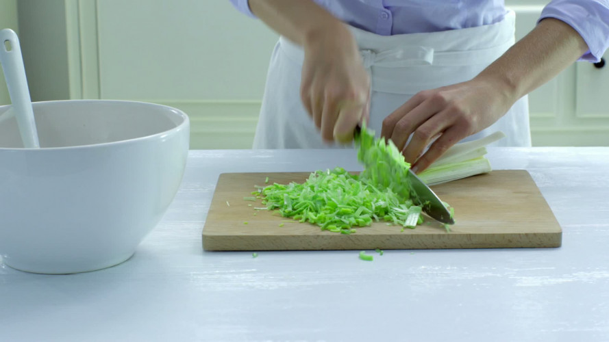 Kipgehakt-parmezaanballetjes stap 5.mov