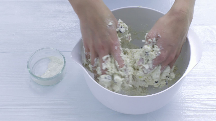 Olijvenbrood met truffelolie en Parmezaan stap 4.mov