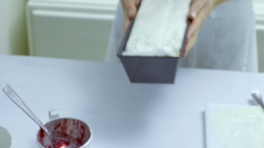 Frambozenijstaart stap 10.mov