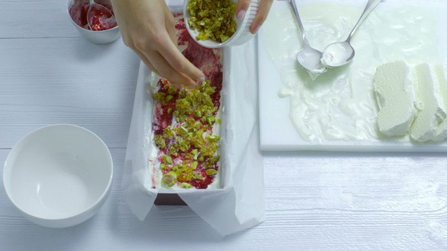 Frambozenijstaart stap 9.mov