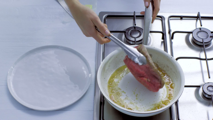 Beef Wellington stap 3.mov