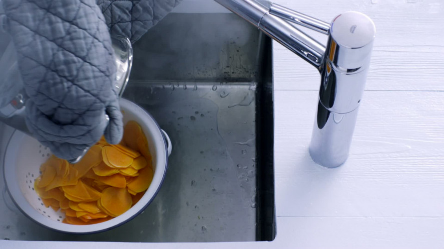 Salade van zoete aardappel met cevichedressing stap 2.mov