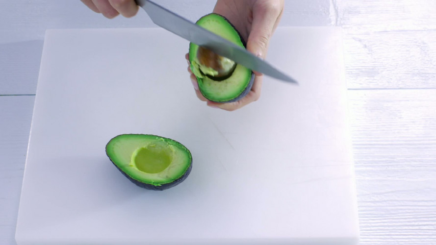 Krabtartaar met avocado en mango stap 4.mov