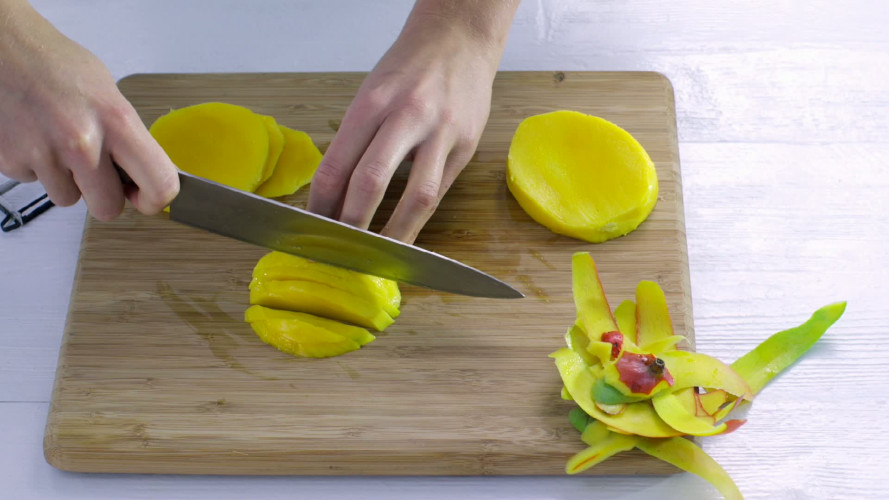 Krabtartaar met avocado en mango stap 2.mov