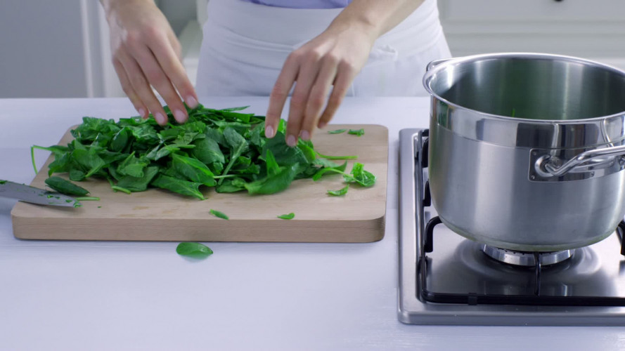 Spinaziesouffle met blauwaderkaas stap 2.mov