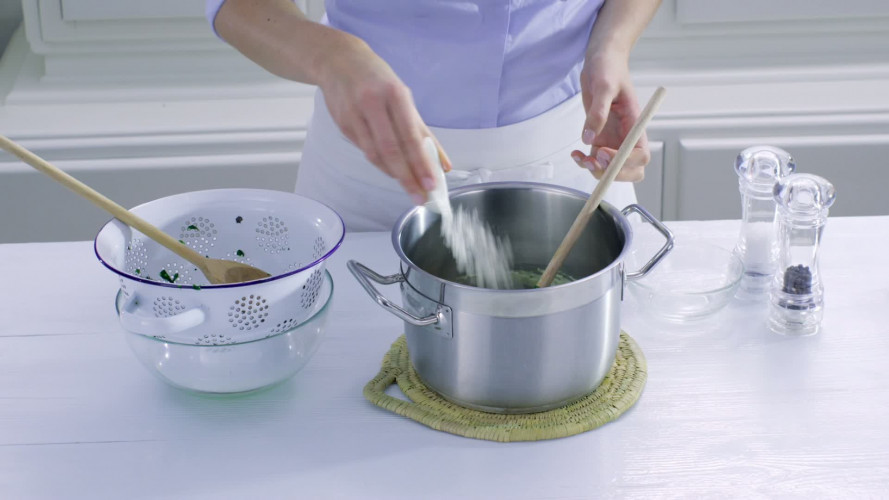 Spinaziesouffle met blauwaderkaas stap 6.mov