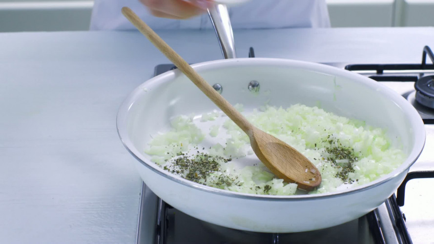 Bloemkoolfrittata met paprika en hazelnoten stap 3.mov