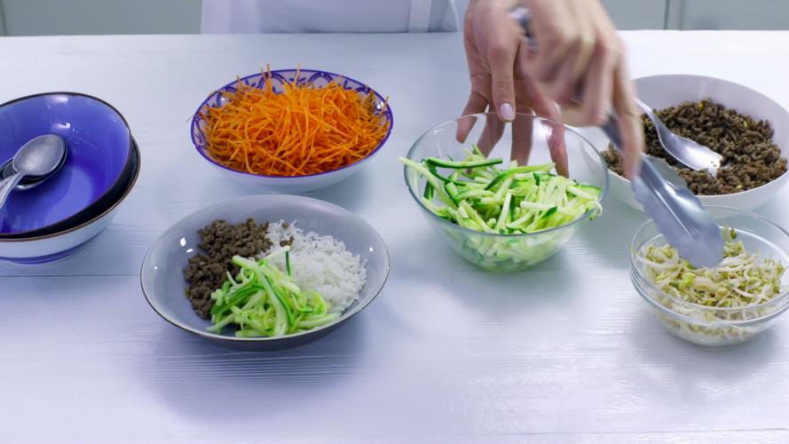 Koreaanse bibimbap stap 8.mov