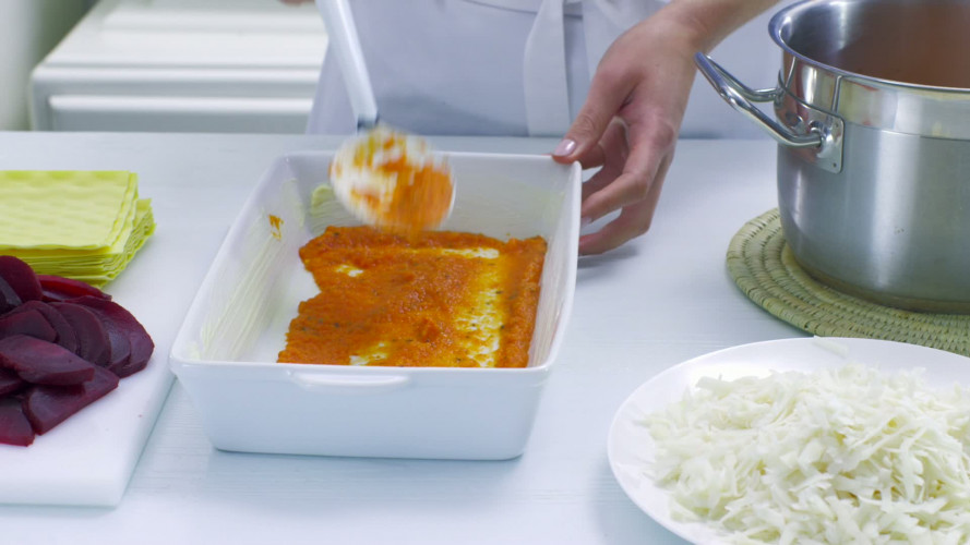 Lasagne van biet, pompoen en geitenkaas stap 7.mov