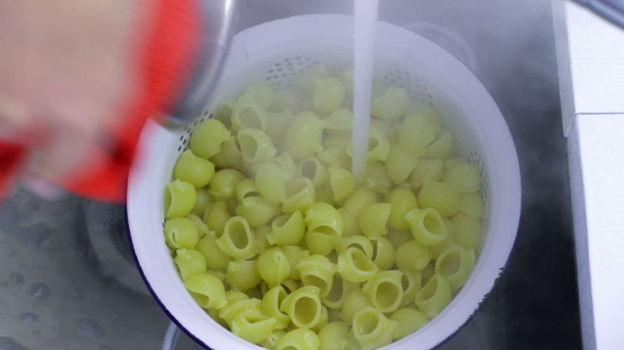 Pastasalade niçoise stap 1.mov