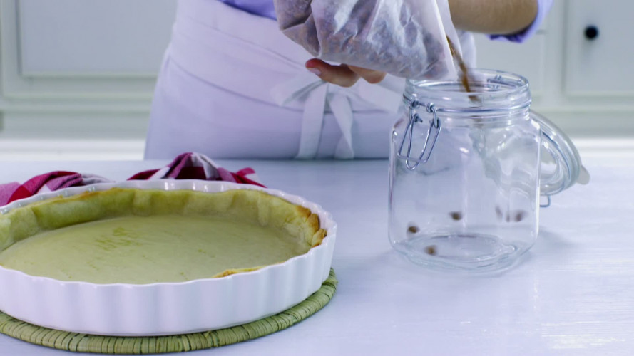 Hartige taart met kip en paprika op parmezaanbodem stap 10.mov