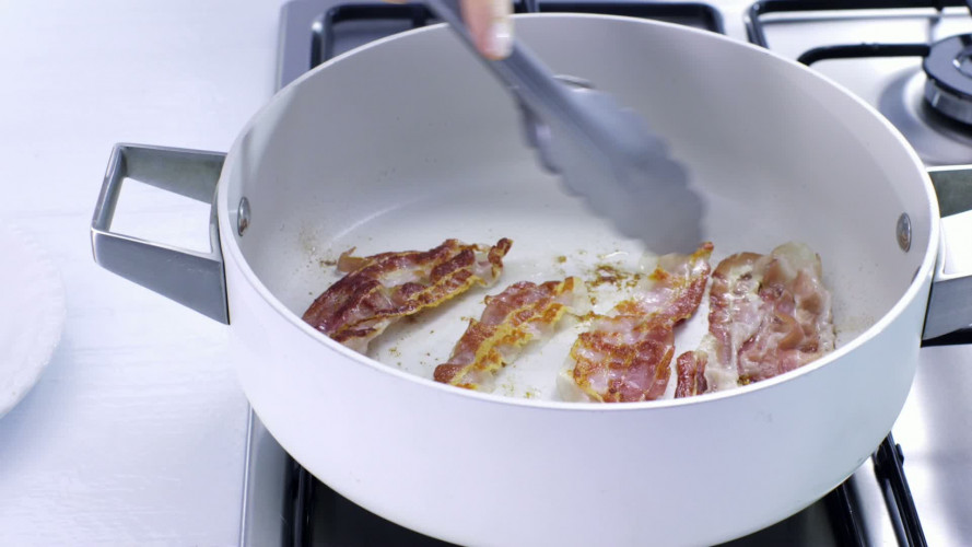 Speltpasta met broodkruim en romige prei stap 2.mov