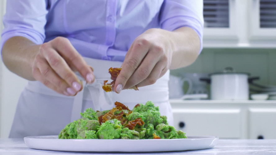 Speltpasta met broodkruim en romige prei stap 10.mov