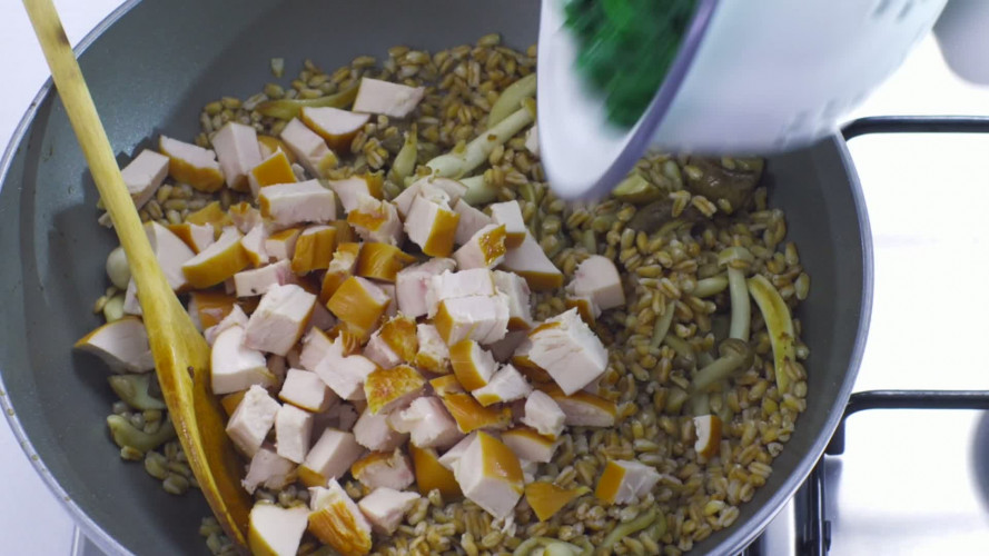 Farro met kip, spinazie en paddenstoelen stap 6.mov