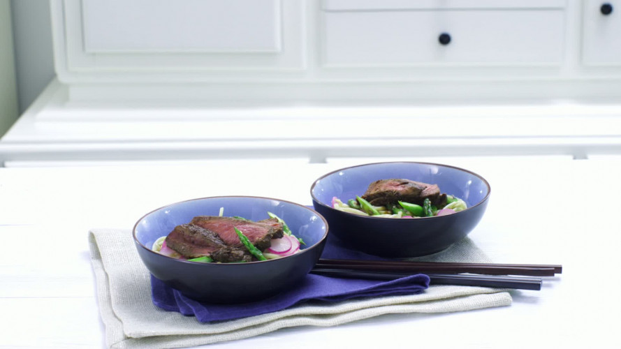 Ossenhaas tataki met noedels en radijs stap 10.mov