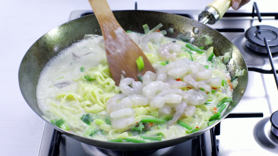 Thaise kokosnoedelsoep met garnalen stap 5.mov