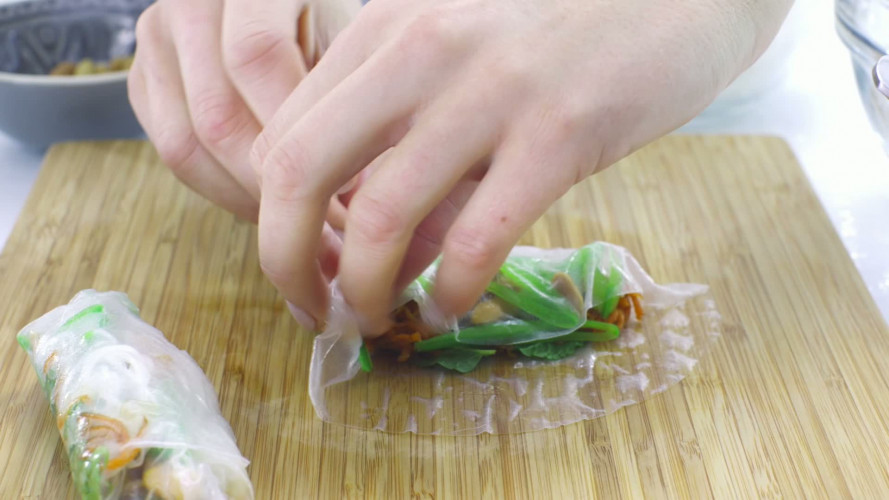 Vegetarische rijstvelloempia’s stap 9.mov