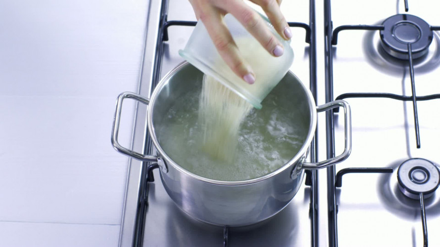 Zoeteaardappelcurry met witvis stap 1.mov