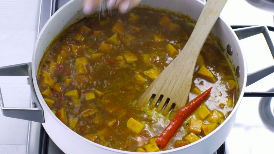 Zoeteaardappelcurry met witvis stap 9.mov