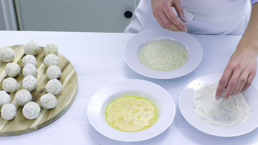 Gefrituurde risottoballetjes met mozzarella stap 8.mov