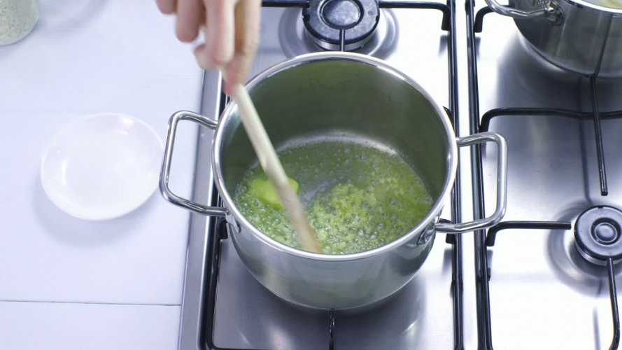 Gefrituurde risottoballetjes met mozzarella stap 3.mov
