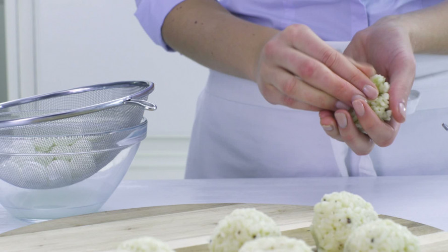 Gefrituurde risottoballetjes met mozzarella stap 6.mov