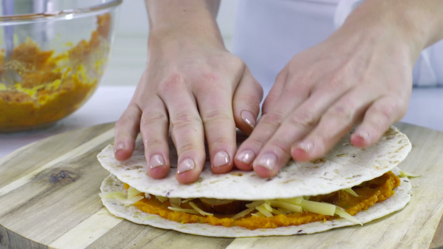Quesadilla's met worst en zoete aardappel stap 8.mov