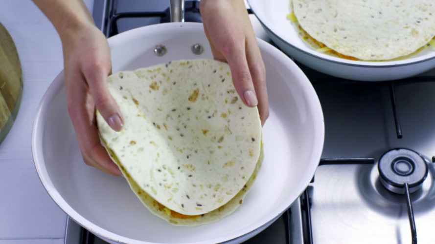 Quesadilla's met worst en zoete aardappel stap 9.mov